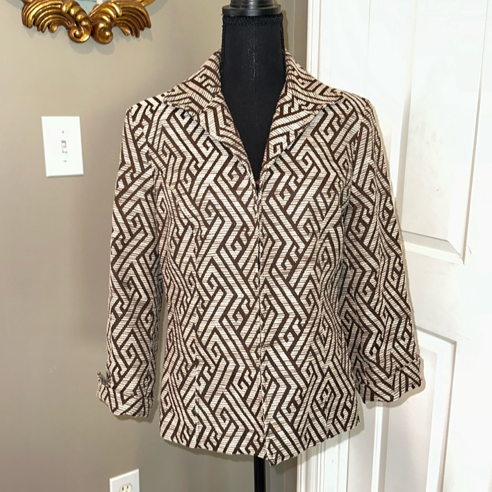 Chicos size 1 medium Brown and Cream jacket with eyelet closure Fall jacket 🖤